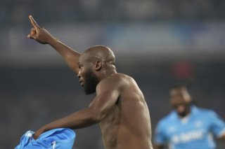 Romelu Lukaku a inscrit le but de la sécurité pour Naples, qui a remporté vendredi son 4e Scudetto KEYSTONE/AP/Gregorio Borgia